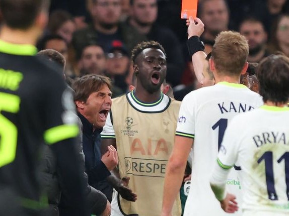 Conte tức điên khi Tottenham lỡ vé vòng 1/8 Cúp C1 vì VAR