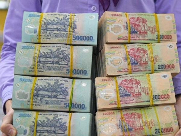 Ba 'ông lớn' ngân hàng nhập cuộc đua tăng lãi suất