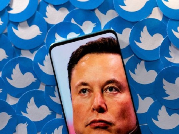 Elon Musk đổi thông tin đại diện thành 'sếp Twitter'