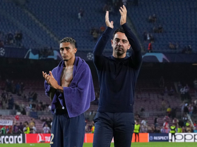 Xavi: Barca có thể giành cú ăn 4