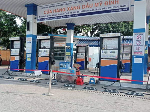 Hà Nội: Cây xăng dán biển 'hết hàng', gian thương 'chặt chém'