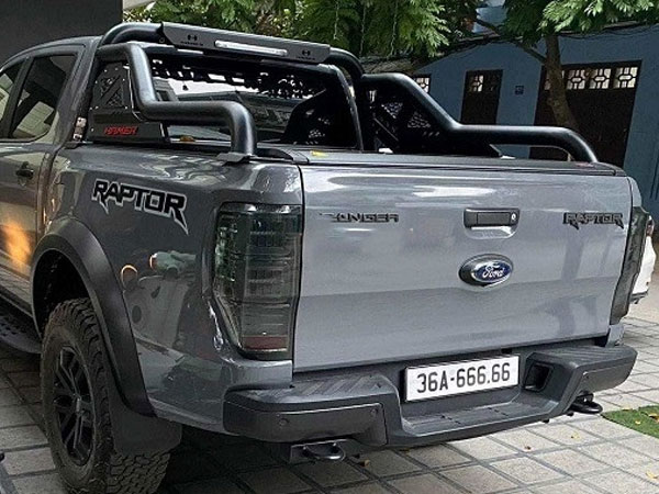 Loạt ô tô biển siêu đẹp, bán lãi hàng tỷ đồng ở Việt Nam