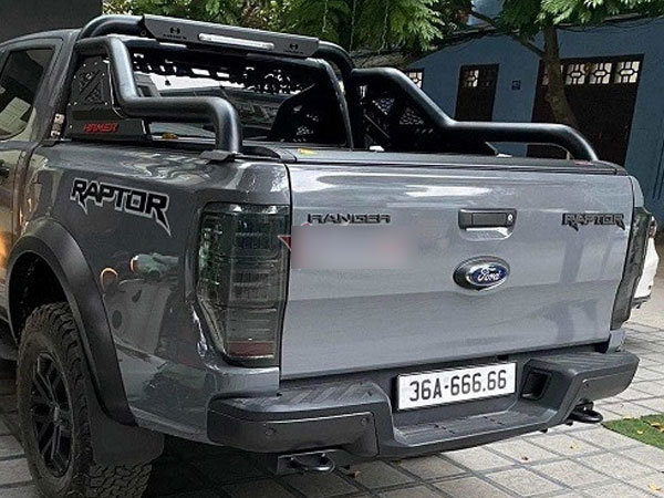 Loạt ô tô biển siêu đẹp, bán lãi hàng tỷ đồng ở Việt Nam