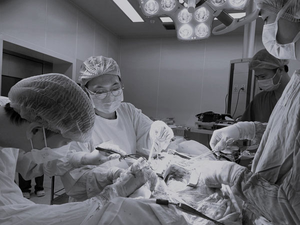 25 phút nguy cấp cứu sống thanh niên bị dao đâm vào tim