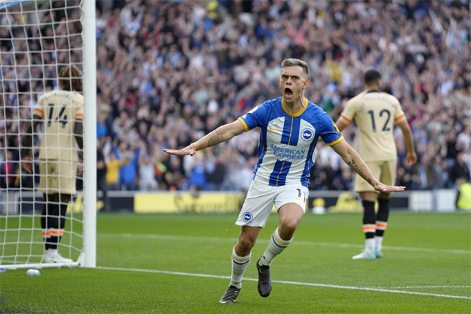 Thua sốc Brighton, Chelsea nguy cơ bị MU qua mặt