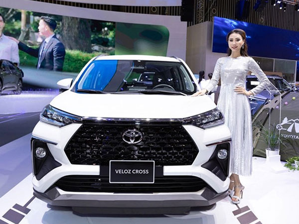 Toyota Veloz Cross lắp ráp tại Việt Nam "show hàng" tại VMS 2022