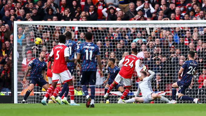 Đại thắng đội bét bảng, Arsenal đòi lại ngôi đầu từ tay Man City
