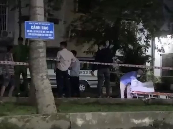 Nghe tiếng la thất thanh, người dân phát hiện 1 thiếu niên gục chết