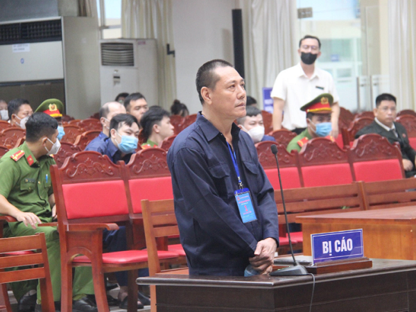 Vụ buôn lậu 200 triệu lít xăng: Bị cáo 'ra đầu thú' chứ không bị bắt giam
