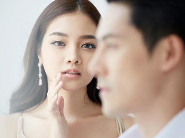 Thương chồng cũ về già không có người chăm sóc, tôi đề nghị chồng mới giúp