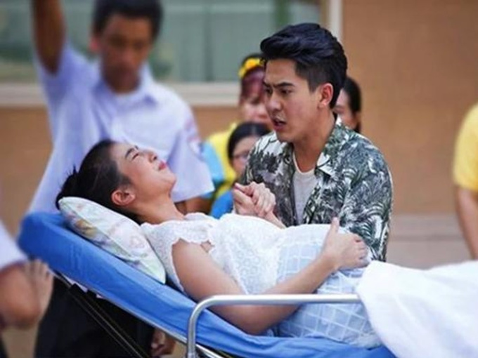 Đi đẻ gặp bác sĩ là người yêu cũ, sản phụ xỉu trên bàn mổ