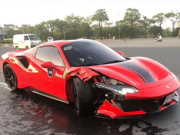 Nhân chứng siêu xe Ferrari đâm chết người: Xe rú ga chạy 160km/h