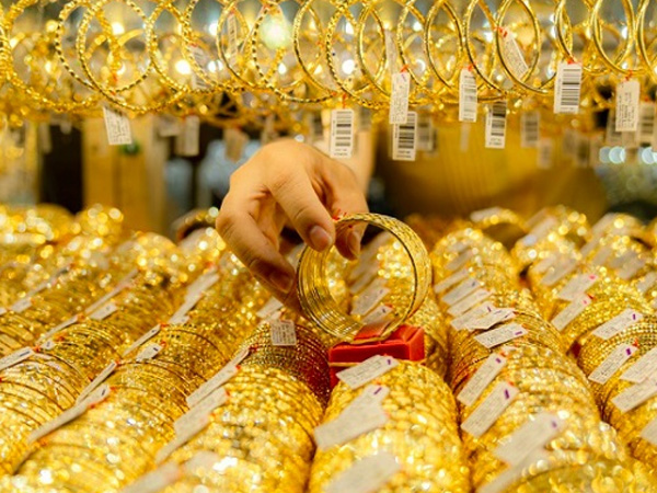 Chênh lệch mua bán vàng SJC cao, giá tăng người mua vẫn lỗ