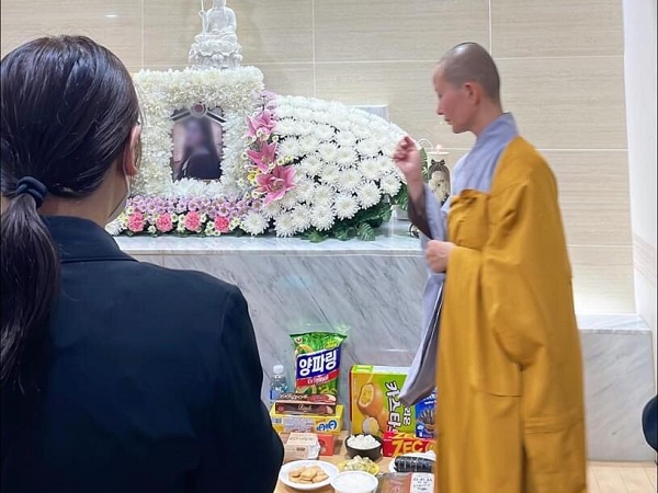 Những hình ảnh trong tang lễ nữ sinh Việt mất tại thảm kịch ở Itaewon khiến tất cả nghẹn lòng
