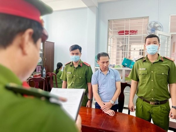 Khởi tố giám đốc mua bằng bác sĩ giả để mở phòng khám nha khoa
