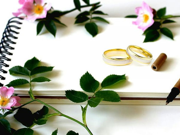 Lấy chồng cùng công ty, đồng nghiệp mừng cưới khiến tôi giật mình