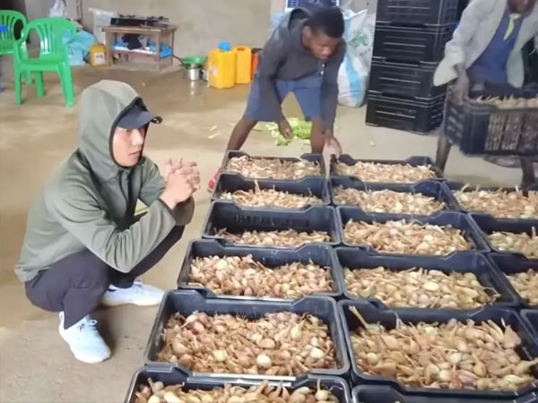 Quang Linh Vlog than thở khi kinh doanh liên tiếp gặp biến cố