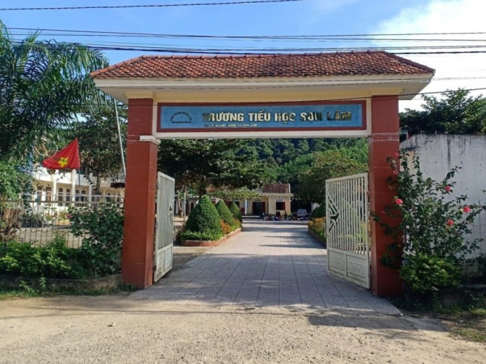 Hiệu trưởng bị phụ huynh vác dao bắt quỳ: 'Tôi xấu hổ, nhục nhã'