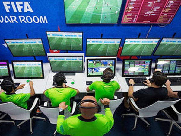 VAR được thí điểm ở năm 2023, các trận V.League tăng thêm góc máy