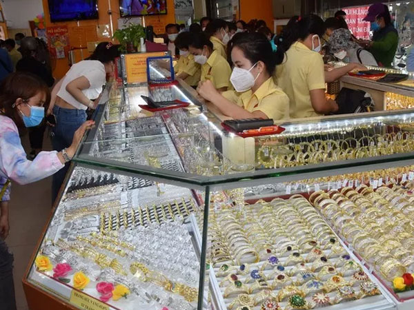 Giá vàng hôm nay 2-11: Nhiều ngân hàng trung ương mua 400 tấn, giá vàng nóng lên