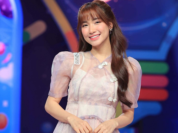 Phản ứng của khán giả khi Hòa Minzy làm MC