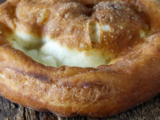 Cảnh sát phát hiện ma túy đá giấu trong... bánh doughnut