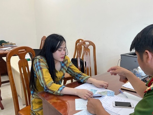 Hot girl lừa đảo Tina Duong không mời, công an đề nghị chỉ định luật sư bào chữa