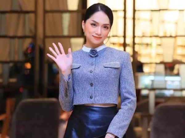 Hương Giang bị dân mạng 'đào lại' màn hát live gây tranh cãi