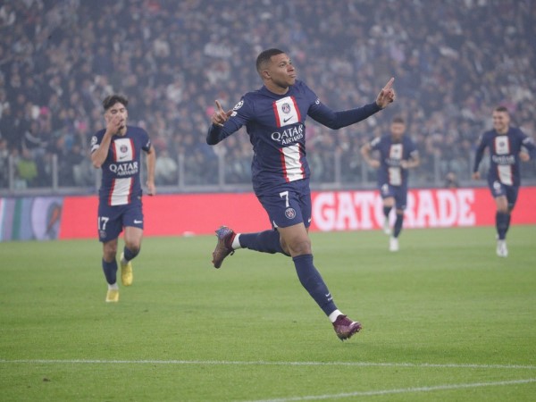 Mbappe và Messi tỏa sáng, PSG vẫn mất ngôi đầu bảng vào tay Benfica