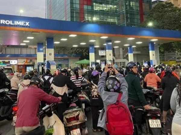 Lãnh đạo Hà Nội hỏa tốc chỉ đạo ưu tiên cho xe chở xăng dầu vào phố cấm