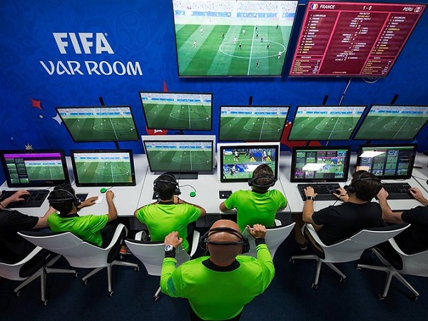 VAR được đưa vào thử nghiệm tại V.League 2023 với 8 góc quay