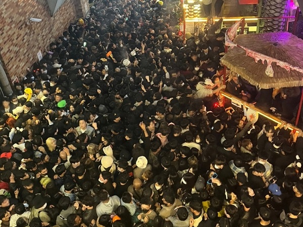 Chàng trai sống sót trong thảm kịch Itaewon đau lòng khi mãi mãi mất người yêu