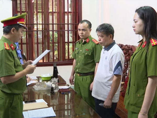 Bắt nguyên trưởng phòng Tài nguyên và Môi trường một huyện
