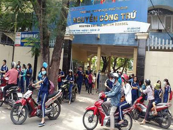 Hiệu trưởng, hiệu phó ở TP.HCM bị nhắc nhở vì học sinh được nâng điểm