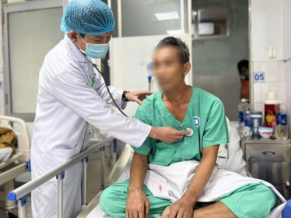 Người đàn ông ngưng tim, bệnh viện trả về tới quê thì sống lại