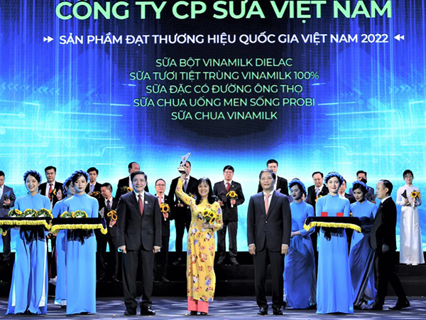 Vinamilk - Thương hiệu trị giá 2,8 tỷ đô tiếp tục được vinh danh thương hiệu quốc gia 2022 - 2024