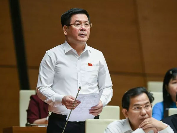 Bộ trưởng Nguyễn Hồng Diên: Cả chục hồ sơ xin cấp phép kinh doanh xăng dầu trên bàn lãnh đạo bộ