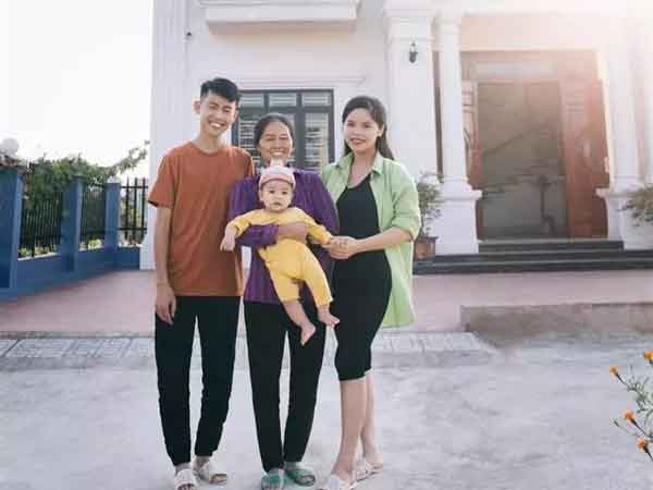 Youtuber nổi đình đám khoe biệt thự hoành tráng mới xây tặng mẹ