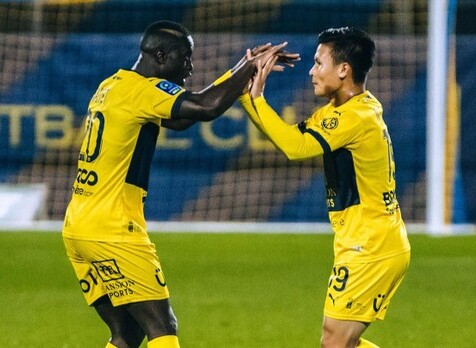 Trụ cột Pau FC tiết lộ điều bất ngờ về Quang Hải sau 4 tháng ở Pháp