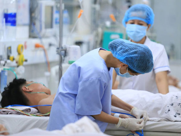Khốn khổ vì sốt xuất huyết 'hành': Sốt cao liên tục, người mệt lả, đầu đau như có hàng nghìn khẩu pháo hoa đang nổ lụp bụp