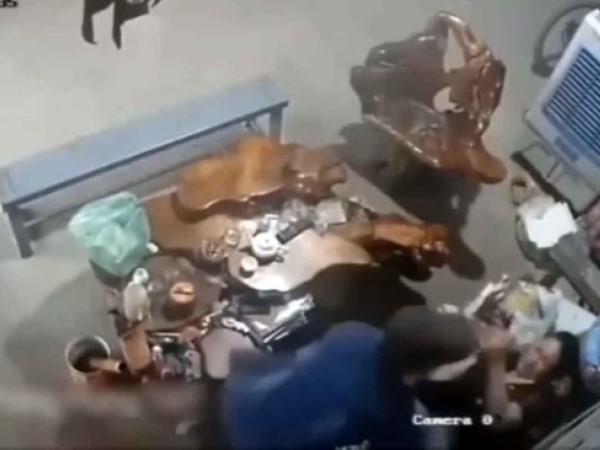 Bắt tên cướp đâm liên tiếp bà chủ tiệm tạp hóa, rồi cướp tài sản