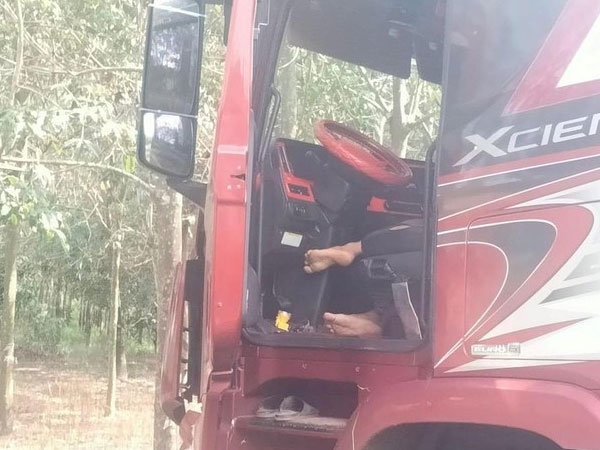 Kinh hãi phát hiện tài xế tử vong trong cabin xe ben đậu ven đường