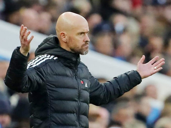 Ten Hag tức điên vì cầu thủ MU đá không tuân theo kế hoạch