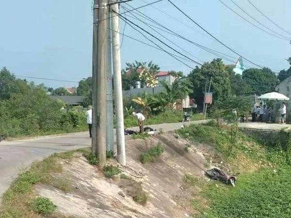 3 người trong gia đình tử vong sau va chạm với xe tải