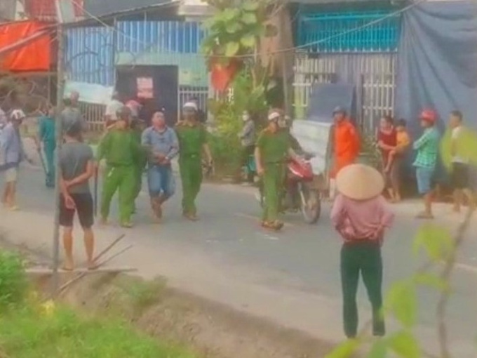 Vô duyên vô cớ, thanh niên dùng rựa chém tới tấp người phụ nữ gục tại chỗ