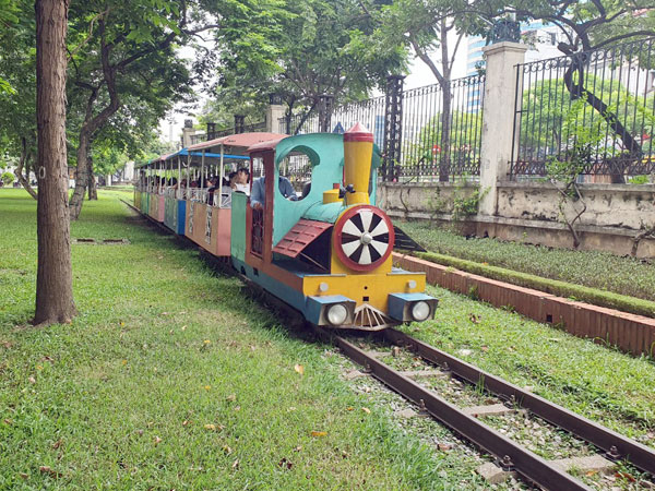 Hà Nội thí điểm phá rào, không bán vé ra vào 3 công viên