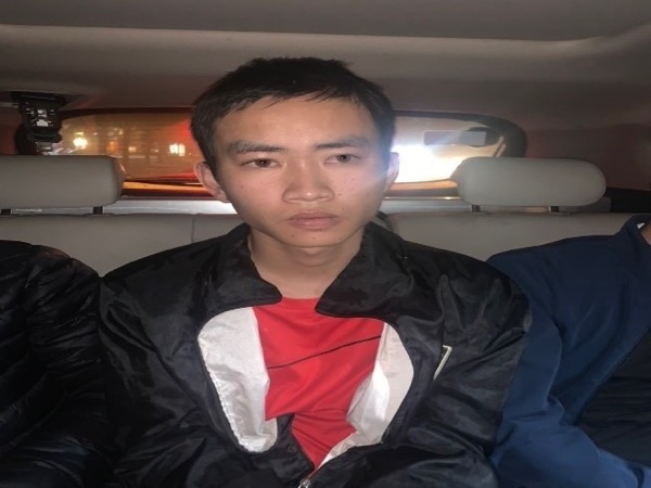 Ngang nhiên chặn người đi đường để cướp giữa ban ngày ở Hà Nội