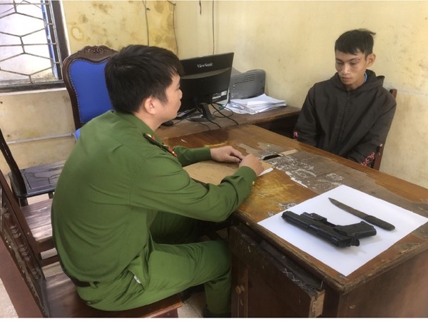Bắt nóng thanh niên mang súng nhựa đi cướp tiệm tạp hóa