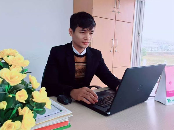 Cuộc sống Lệ Rơi sau khi 'đập mặt xây lại', về quê làm công nhân