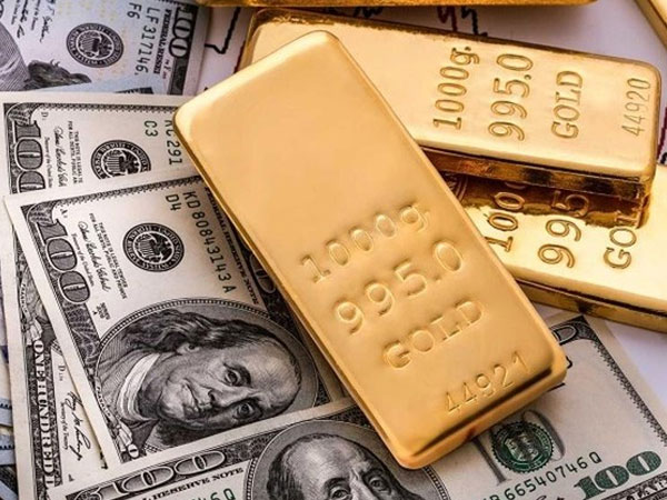 Ngân hàng tăng mạnh giá mua vào USD